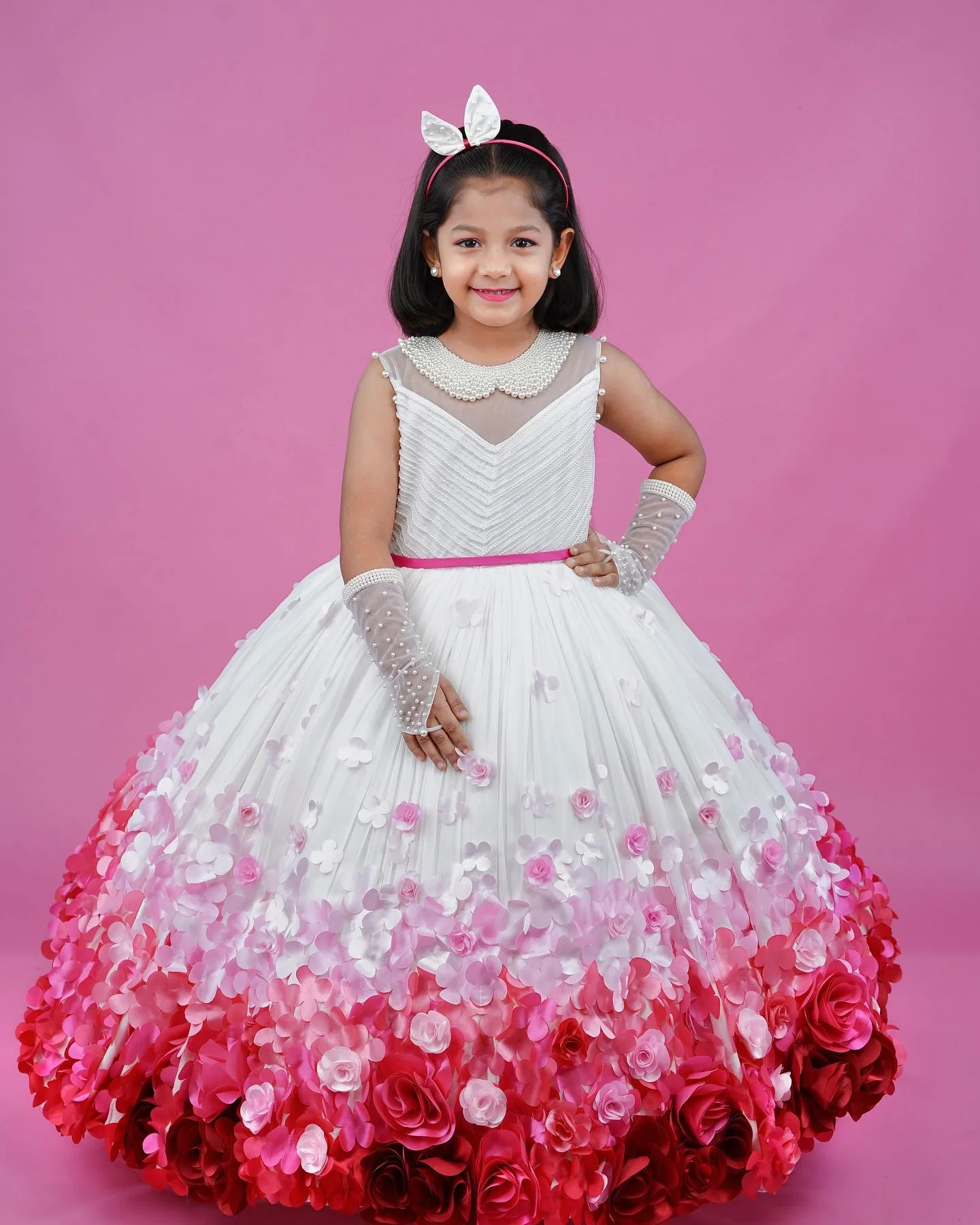 2024 White Flower Girl Dresses Ball Gown Satin Pearls Hand Made Flowers Little Girl Peageant Birthday Christening Dress Gowns