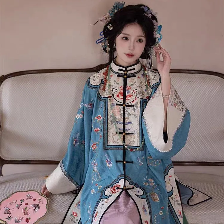 Daily Wear Hanfu Skirt for Women with Heavy Duty Embroidery and Horse Face Design