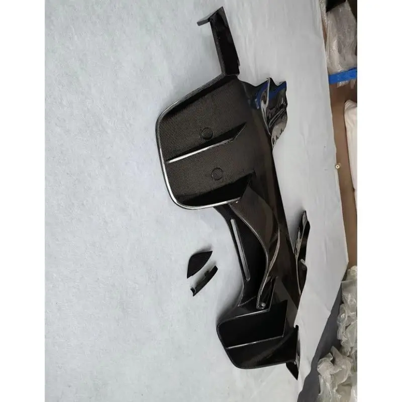 

Suitable for McLaren MP4-12C 650S retrofit upgrade to 675LT body kit, carbon fiber rear diffuser, rear bumper lip