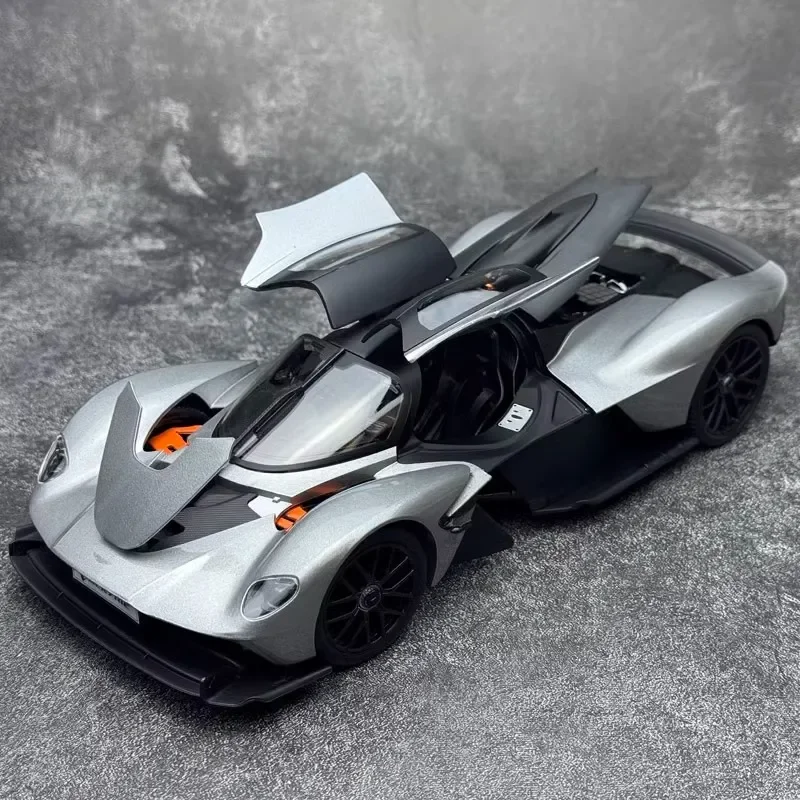 Maisto Car Model 1/18 Aston Martin Valkyrie Alloy Car Model Simulation Room Display Cars Model Boy Collection Birthday Gift