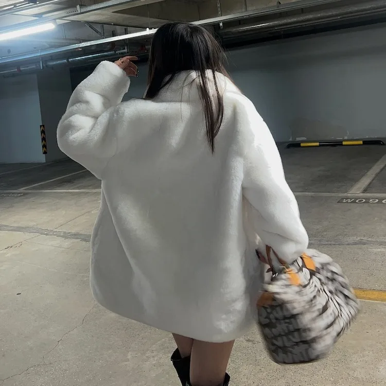 Для женщин с напуском женское пальто из искусственного меха теплое белое женское зимнее эко меховая куртка плюшевый воротник толстое свободное пальто из искусственного меха