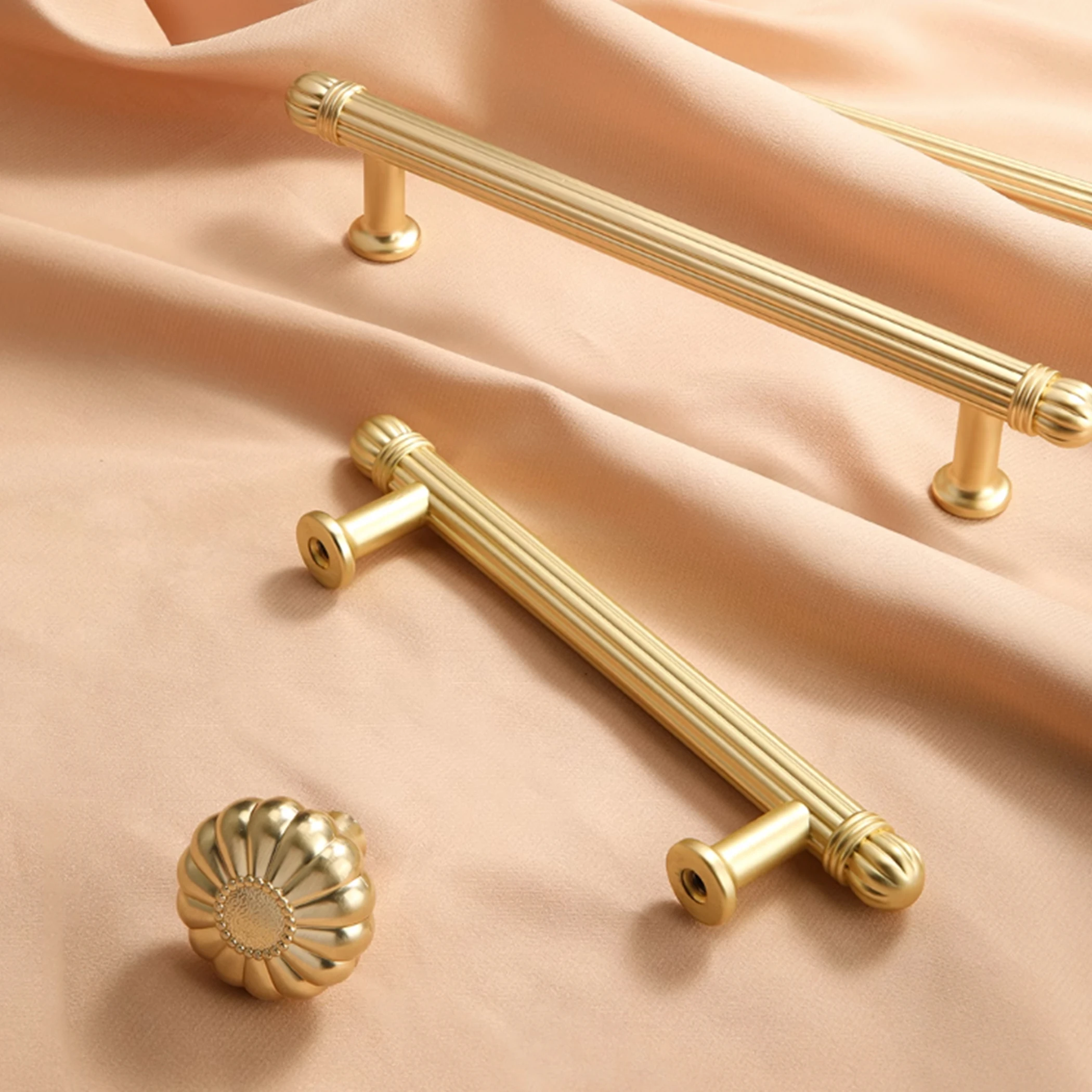 

Brushed Gold Pumpkin Shape Door Knobs Vertical lines Cabinet Handles Wardrobe Pulls Solid Zinc Alloy Luxury Furniture Hardware