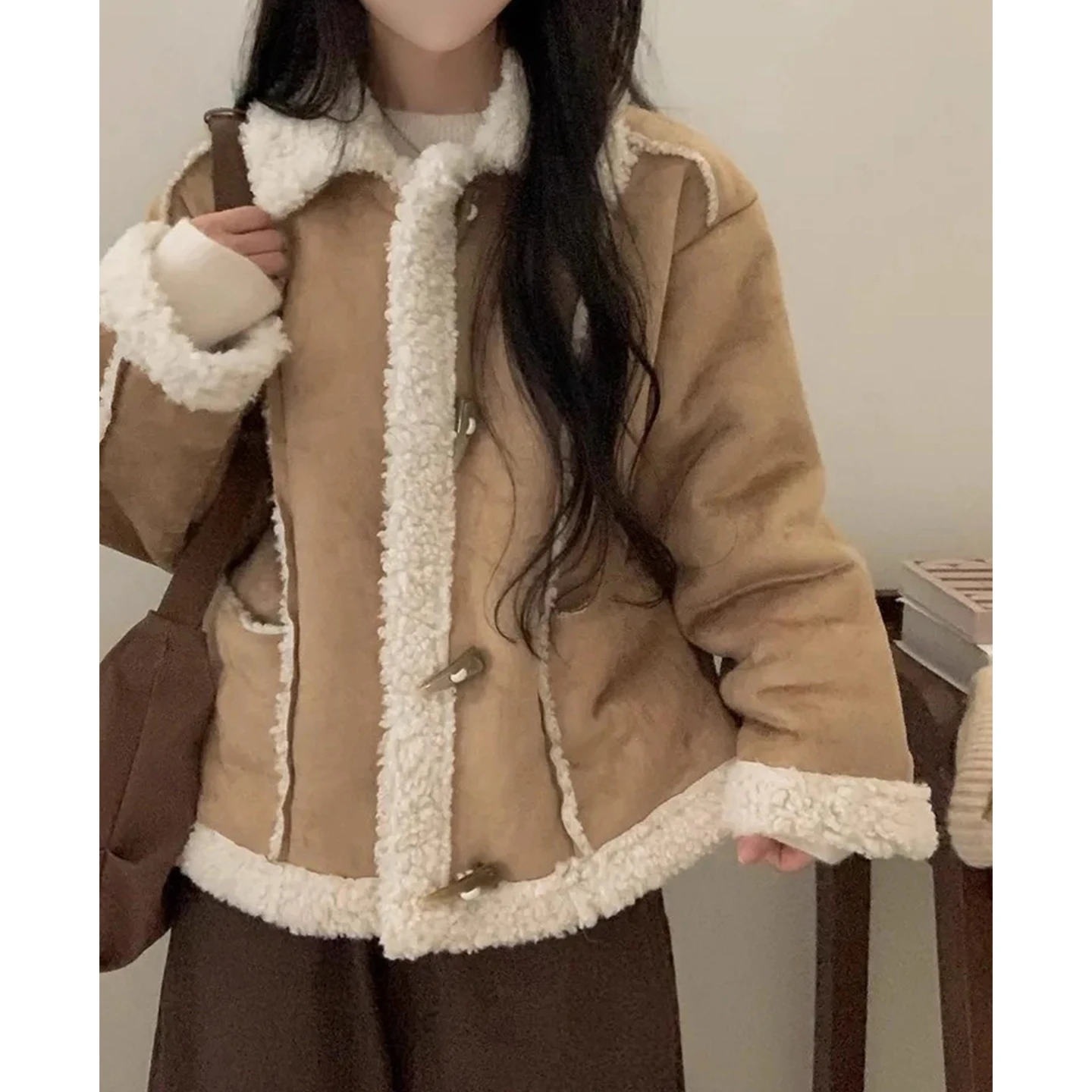 Pelle con bottoni retrò e pelliccia di agnello Jaet Donna Inverno Nuovo Sle Double ket Capispalla versatile Pendolarismo Sle Poliestere...