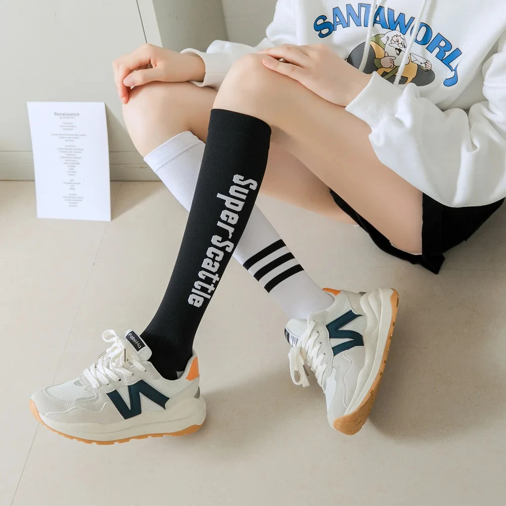 Unisex Compression Socks Running Marathon Jumping Rope Outdoor Sports Socks Asymmetric Socks Pressure Promotes Blood Circulation