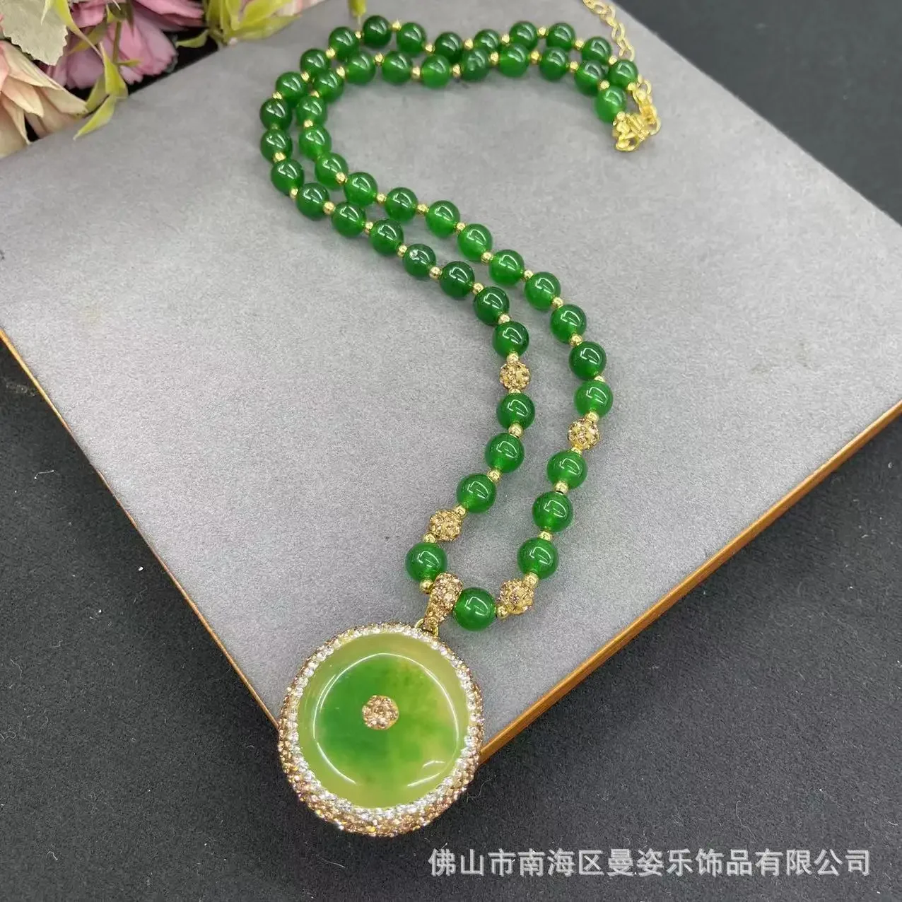 New natural chalcedony agate safety buckle sweater chain French vintage jewelry emerald necklace jewelry