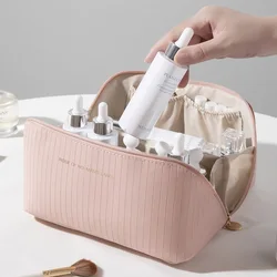 Nuovo arrivo cuscino a righe verticali borsa cosmetica donna borsa da toilette portatile di grande capacità Ins Travel Makeup Organizer