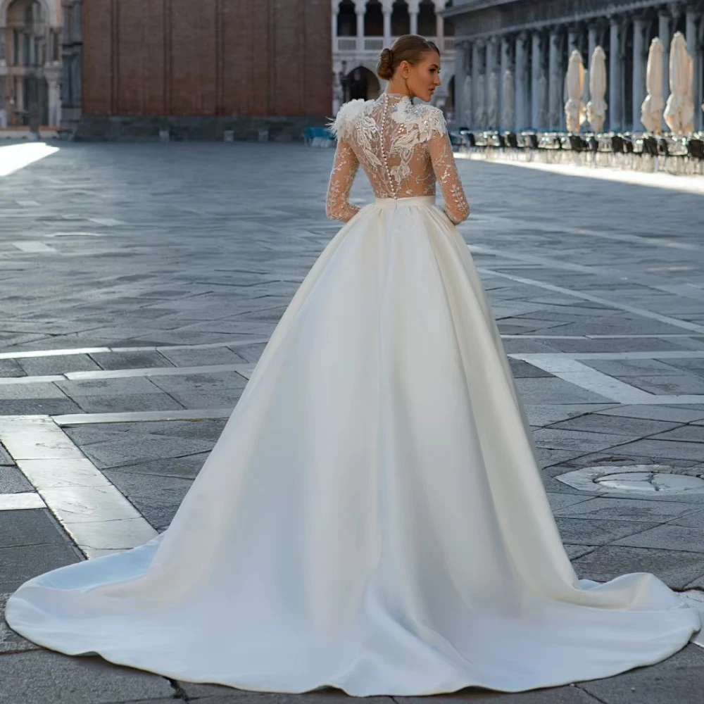 ชุดแต่งงานคอสูงแบบเรียบหรูสำหรับเจ้าสาว ประดับเลื่อมและลูกปัดวิบวับ ดีไซน์ทรงเอไลน์ พร้อมงานปักประณีต ชุดเจ้าสาวยาว