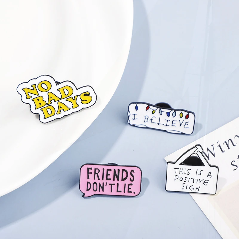 Lapel Pins Power Letter Customเสื้อกระเป๋าสร้างแรงบันดาลใจBadgeของขวัญเพื่อนเครื่องประดับอ้างตลกเข็มกลัดLive Life Happy