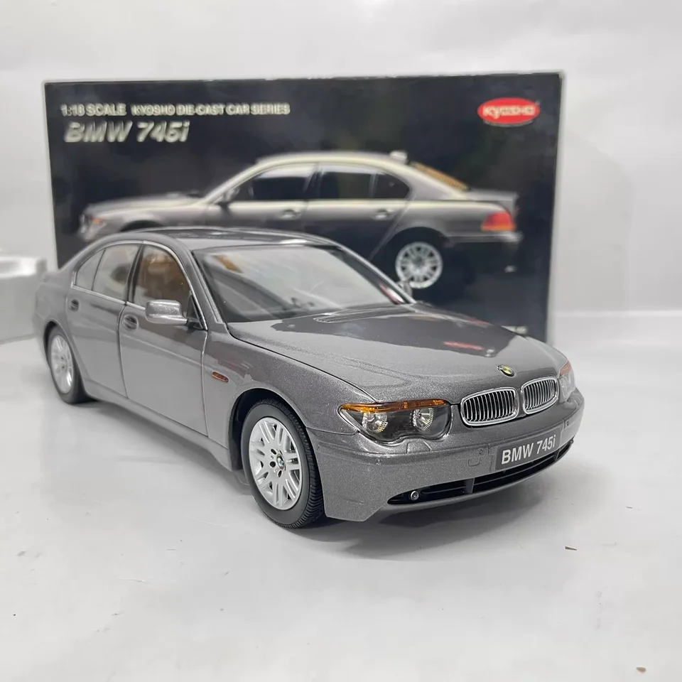 Kyosho Die-cast 1:18 Scale BMW 745i E65 Sedan Simulated Static