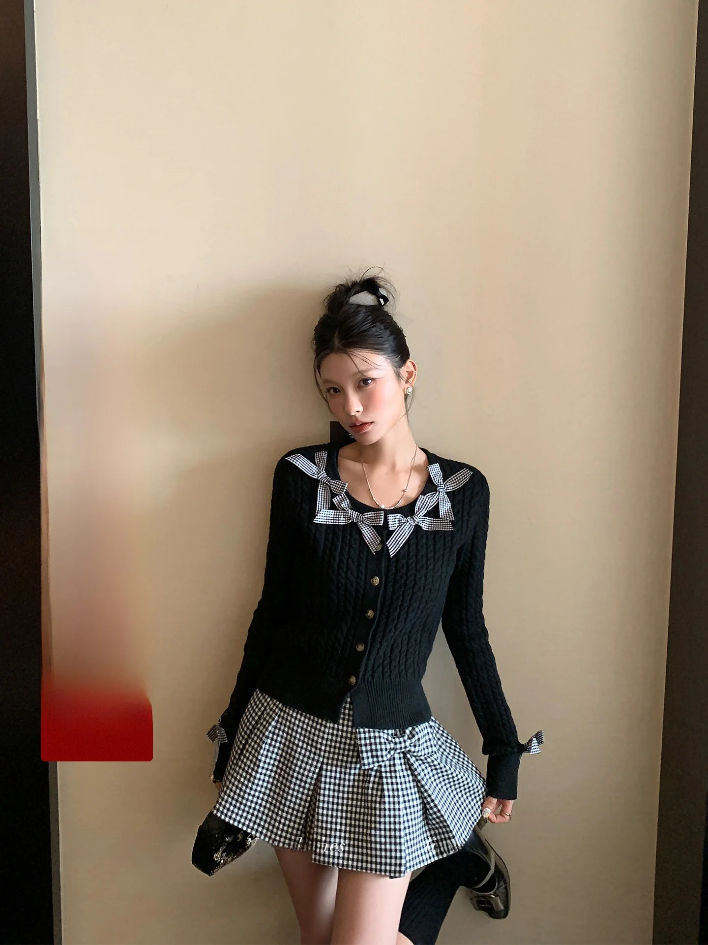 

LIONE Black And White Plaid Slim Fit Knitwear with Knot Design And Skirt Fashion Set Sweet Style Casual Wear