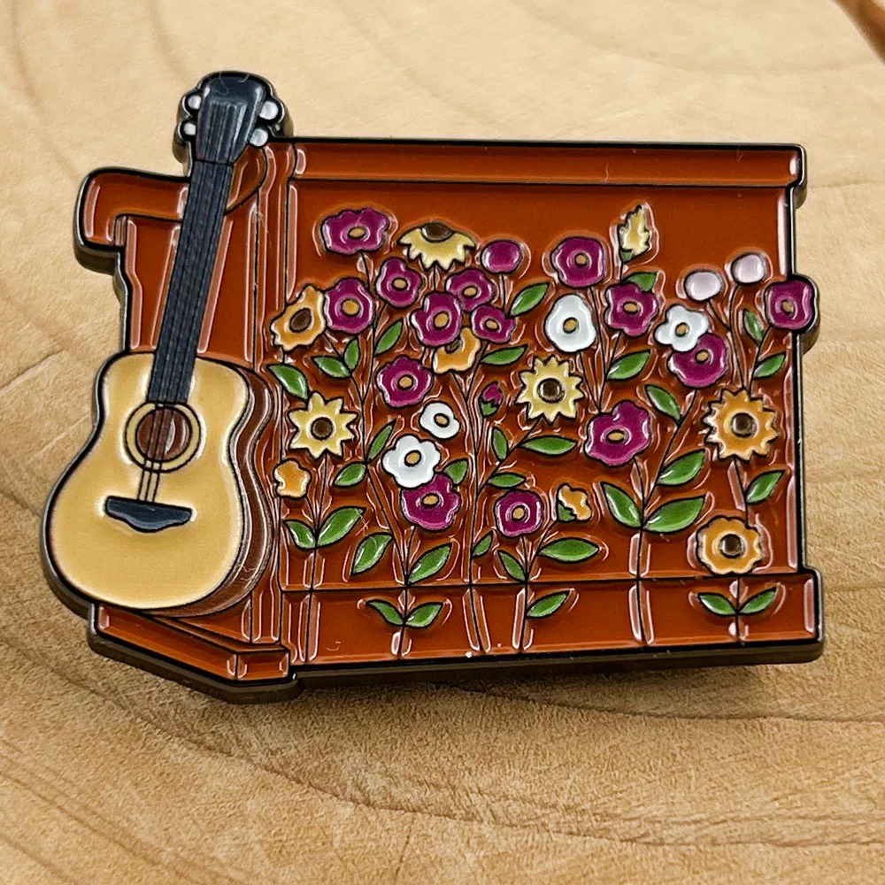 Eras Tour-Pin esmaltado para guitarra y Piano, canciones sorpresa, insignia Floral para Piano, colección de regalos para seguidores, accesorios de concierto de recuerdo