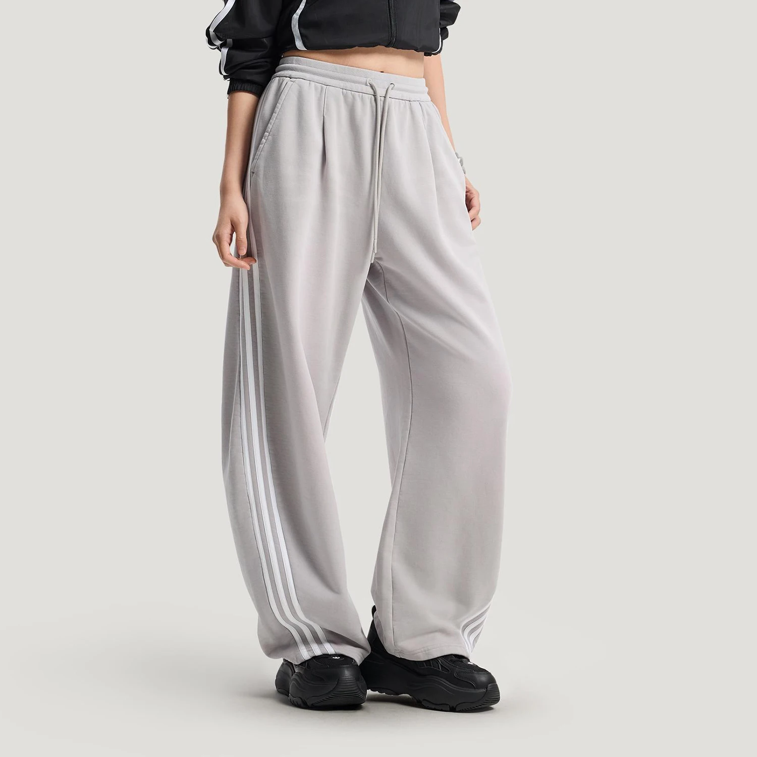 

Женские повседневные свободные спортивные брюки Adidas Originals с вышивкой IA7519