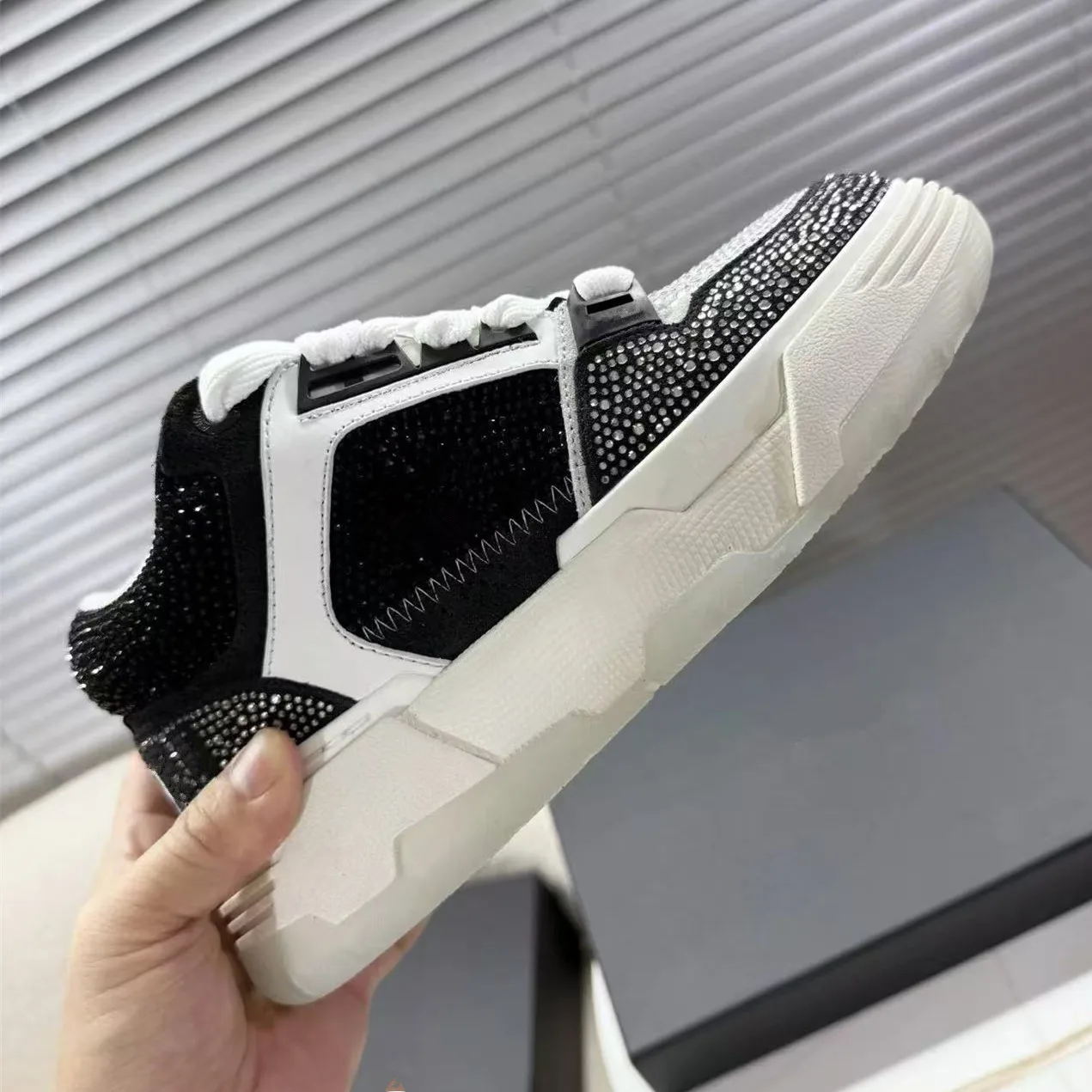 

Genuine leather rhinestone thick soled dad shoes for women, 2025 autumn new breathable sports and leisure shoes for men