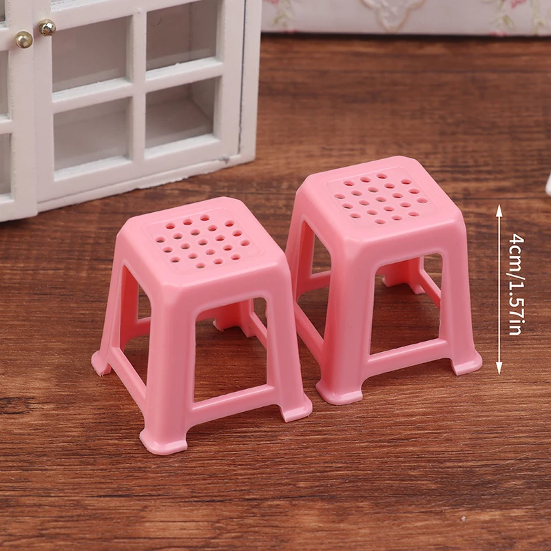 Silla pequeña en miniatura para casa de muñecas, taburete de plástico, muebles, modelo de decoración, accesorios para casa de muñecas, 2 uds., 1:12