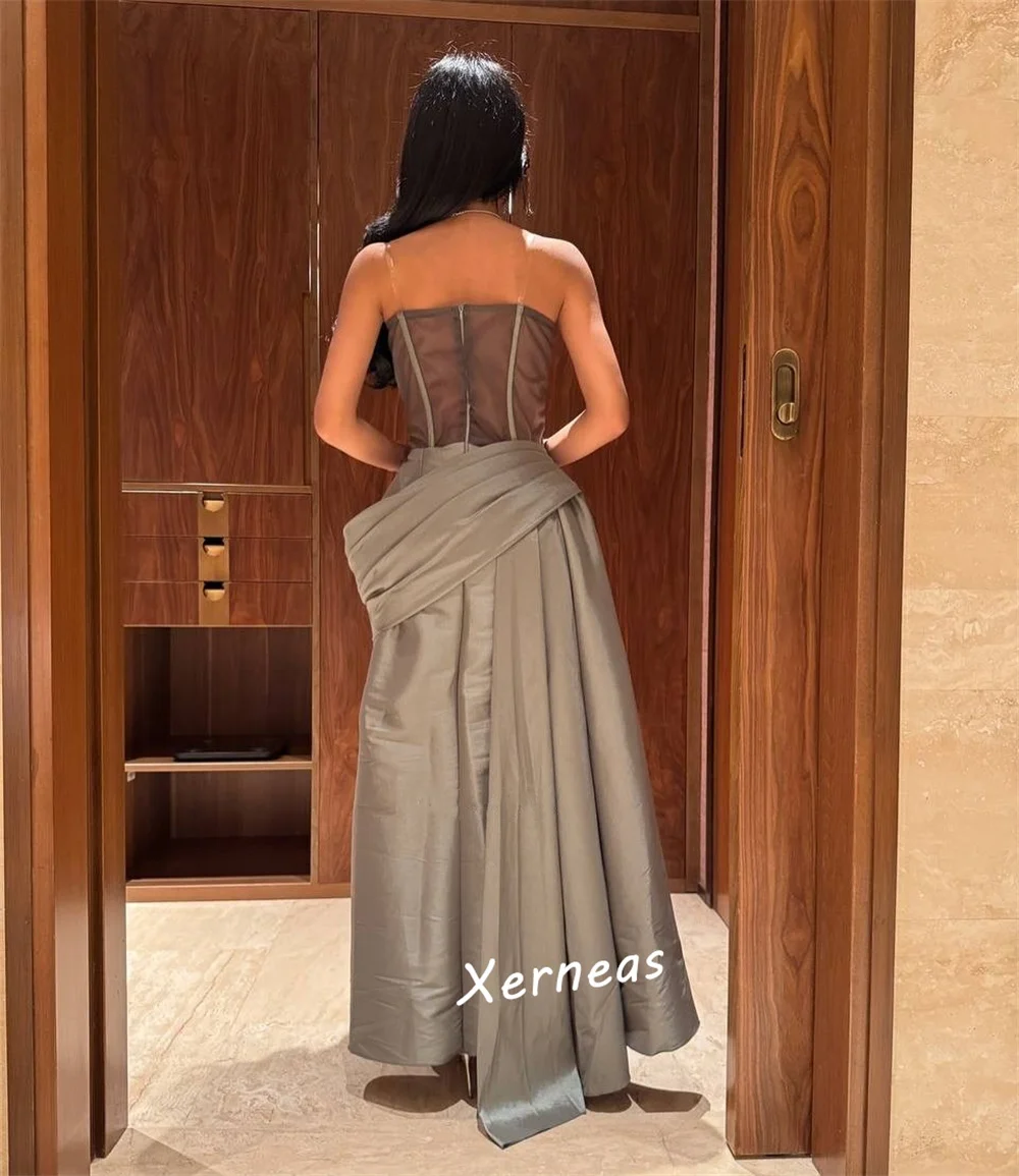 Maßgeschneidertes, glitzerndes, mit Pailletten besetztes, trägerloses Trompeten-Midikleid, maßgeschneidertes Abendkleid für besondere Anlässe, klassisch, exquisit, hohe Qualität