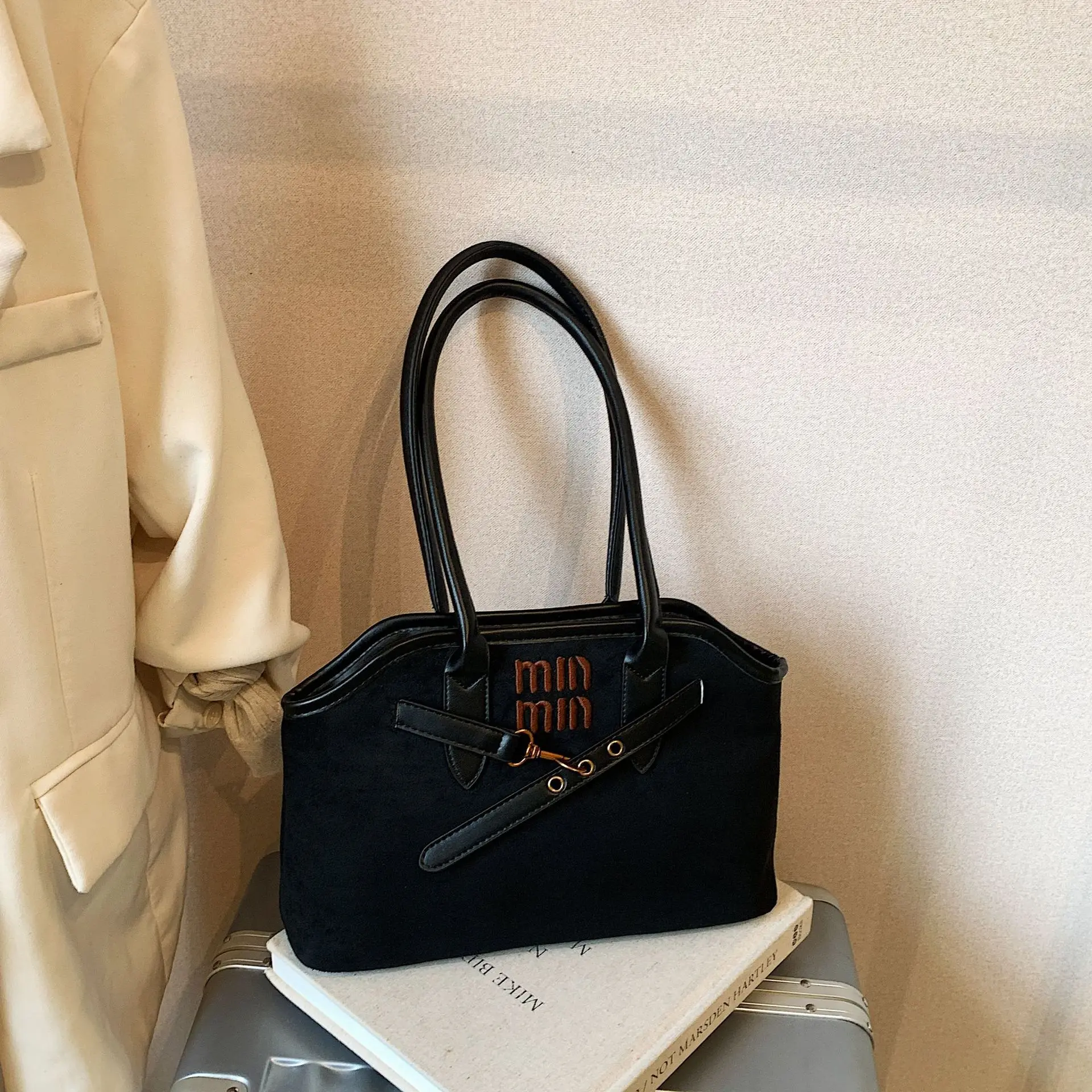 

​2025 A/W Spacious Crossbody Bag, Convertible Shoulder & Commuter Tote for Women, Versatile Day to Night Carryall