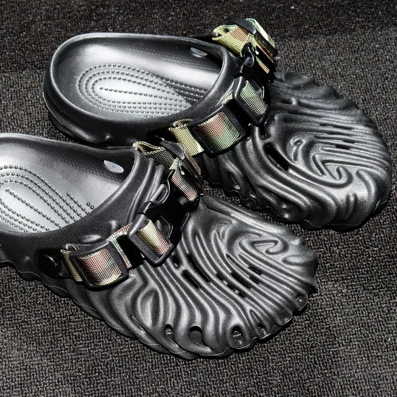 

Men's Black Wavy Texture Clogs Camouflage Adjustable Buckle Strap EVA Slip On Outdoor Garden Shoes