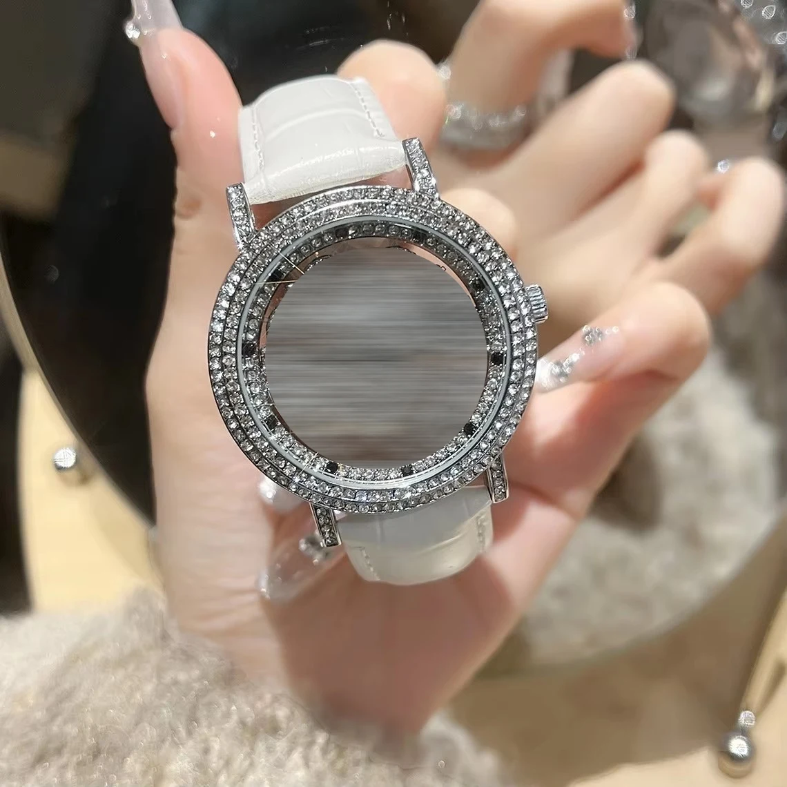 

Популярные женские часы с модным большим циферблатом, часы с пентаграммой для девочек, вращающиеся полые женские часы со снежинкой