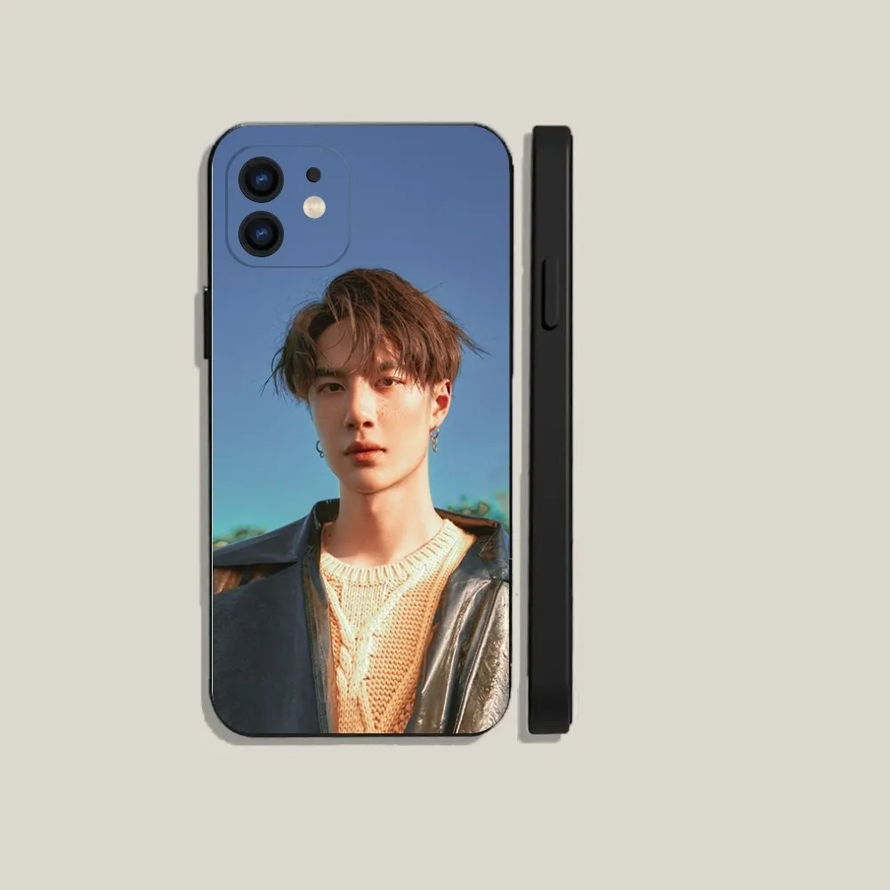 Schauspieler W-Wang YiBo Handyhülle für iPhone16,15,14,13,12,11,Plus,Pro Max,XS,X,XR,SE,Mini,8,7 Weiche Silikon-Schutzhülle in Schwarz