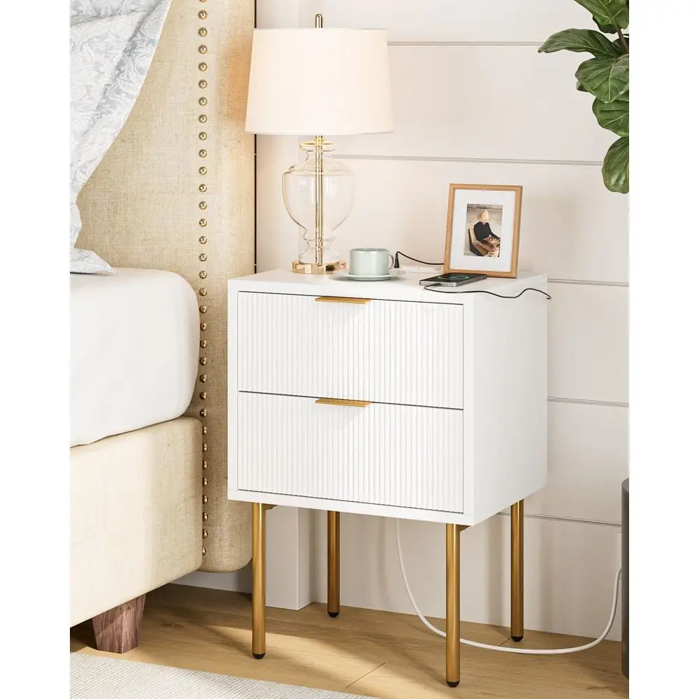充電ステーションナイトスタンド、モダンな2引き出しサイドテーブル、ゴールドフレームベッドルームエンドテーブル、リビングルームホワイト