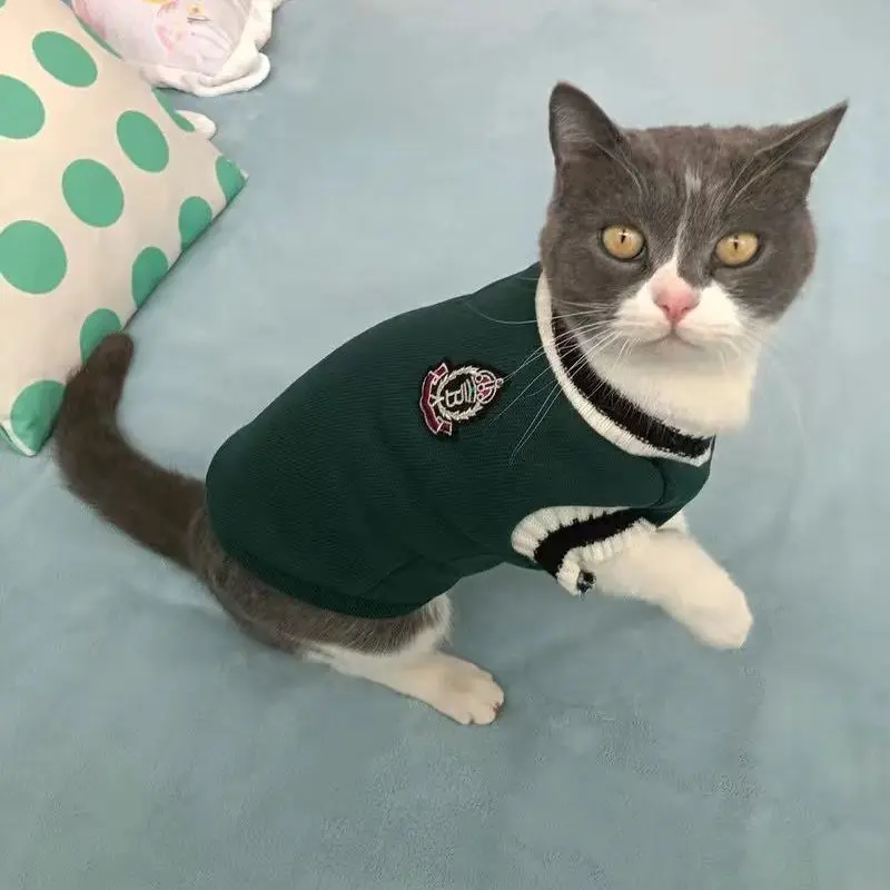 Autumn and Winter Pet Cat Solid Color Clothing Christmas Sweater College Style Dog Clothes Kitten Puppy Vest Clothes Cat Coat Cl