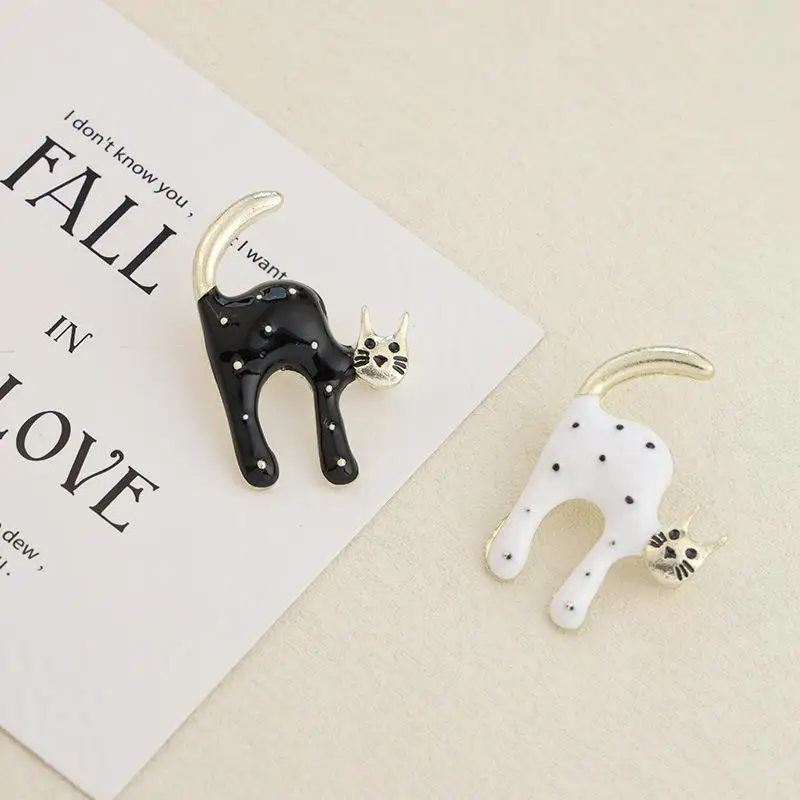 Creative Black White Enamel Cat Brooches For Women Girls Fashion Cartoon Cute Kitten Animal Brooch Clothing Accessories Jewelry