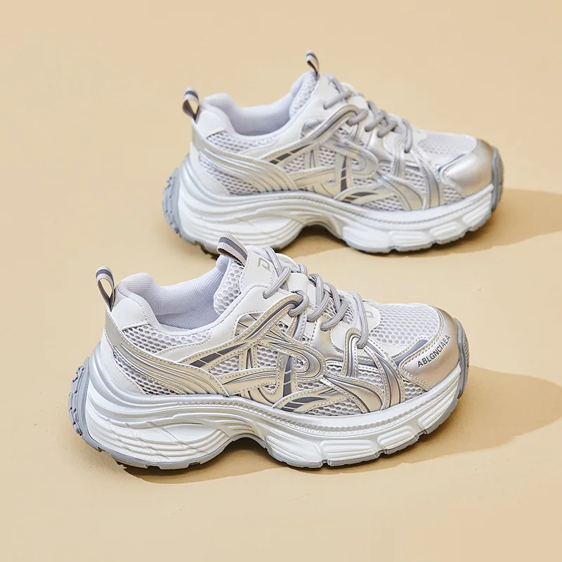 أحذية الأب العصرية للنساء 2025 وصول ربيع جديد على الطراز الكوري مع نعل سميك