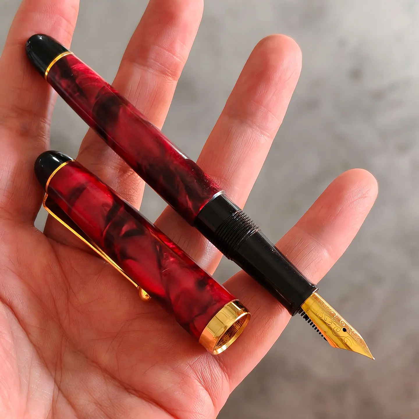 

Rare 1990s Stock Yong Sheng Lucky 270 Fountain pens Writing Office Collection Stationery Clearance For Sale.