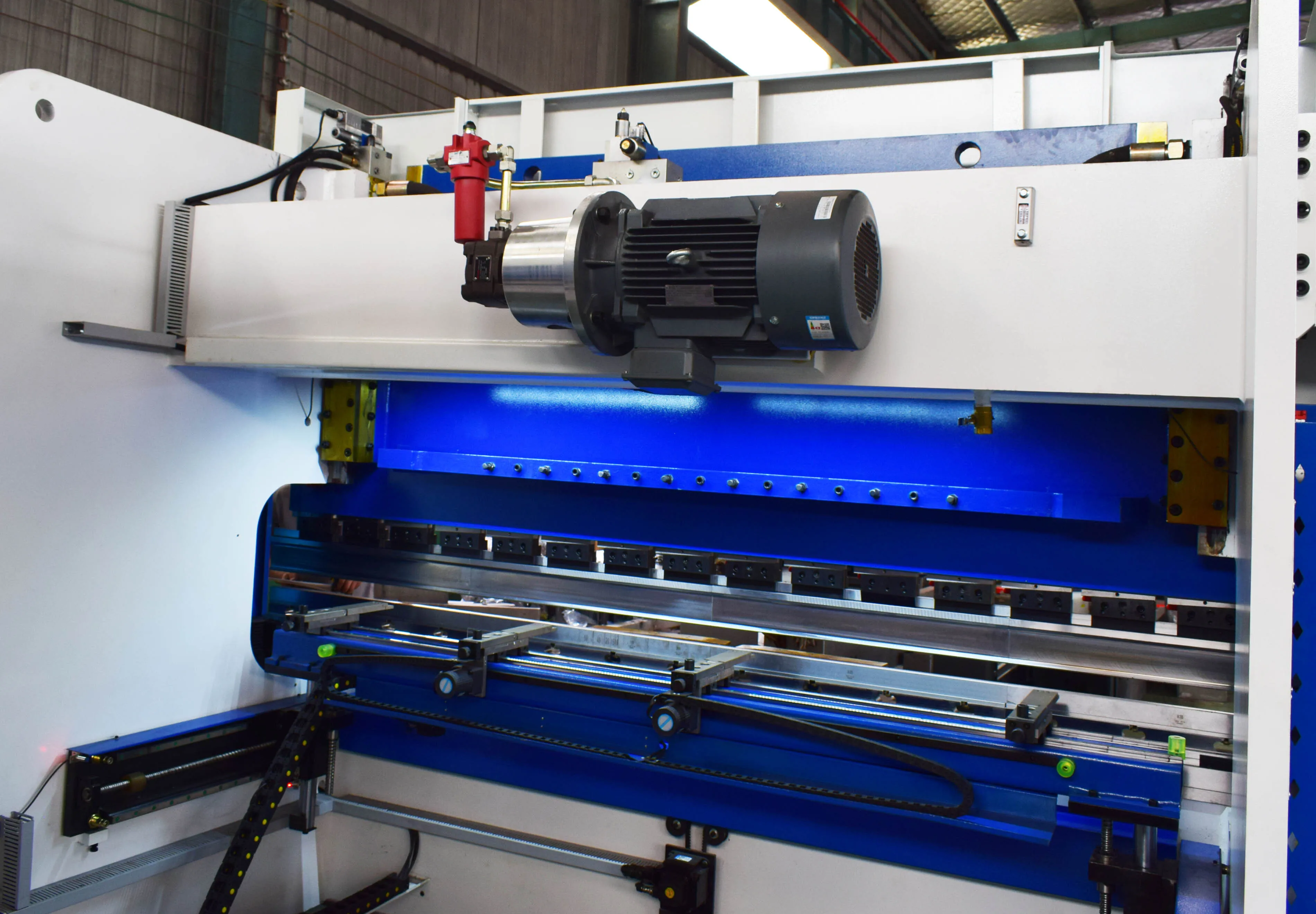 فرامل الضغط الهيدروليكي CNC 100T مع أدوات تحكم آلية لثني المعادن الدقيقة