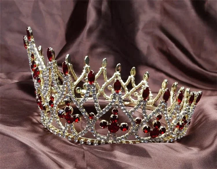 

High-End Simple Inlaid Rhinestone Gem Crown Pageant Award Bridal Headdress Studio Shooting