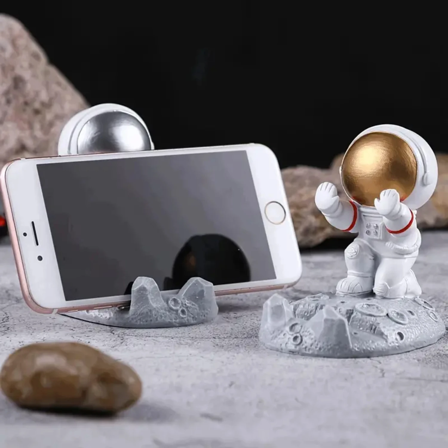 Phone Holder For Desk, Creative Astronaut Cell Phone Stand Tablets Phone Holder Phone Supporter For IPhone, For IPad