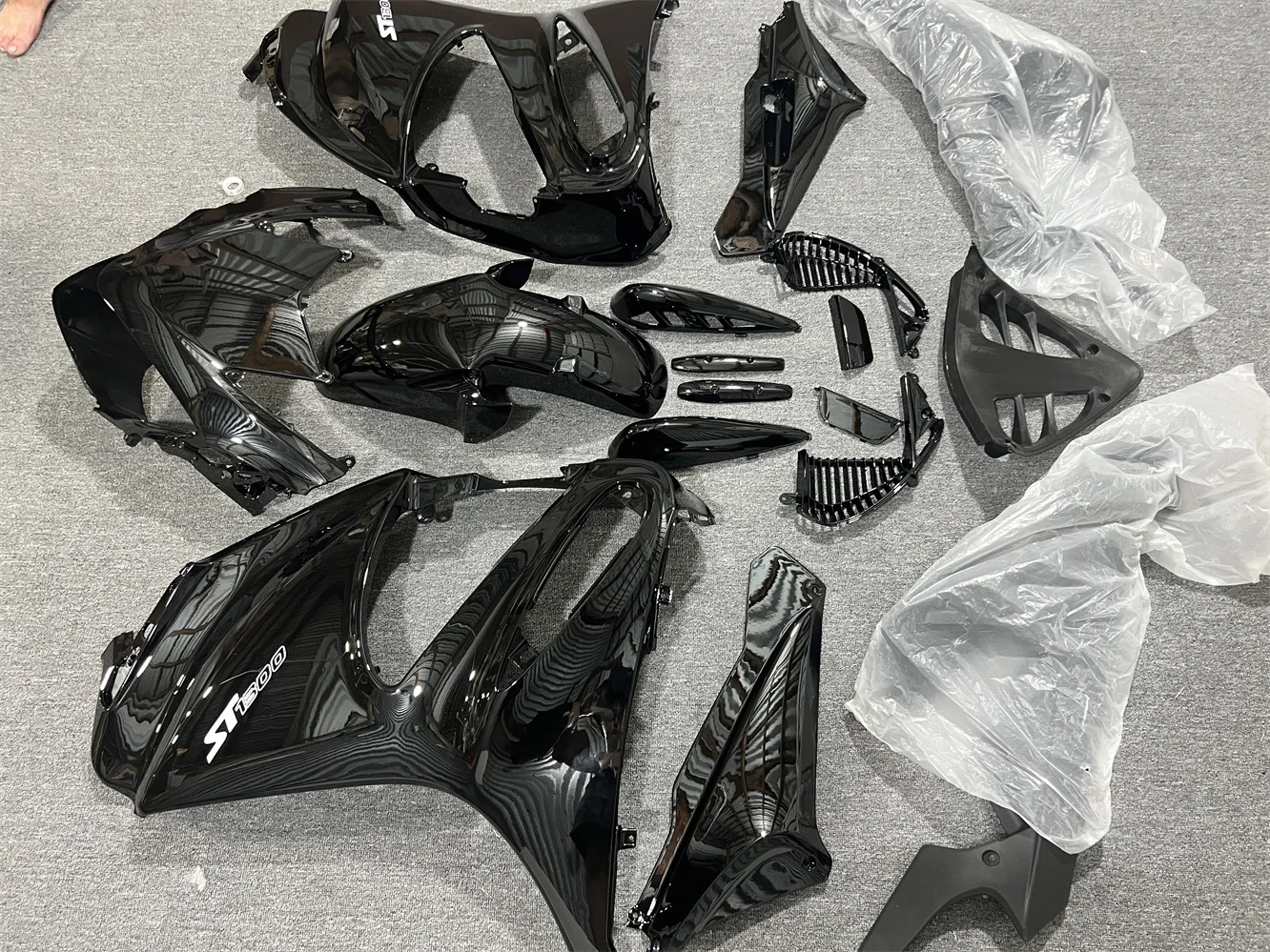 The motorcycle fairing kit is suitable for ST1300 2002 2003 2004 2005 2006 2007 2008 2009 2010 2011 2012 2013 2014 black