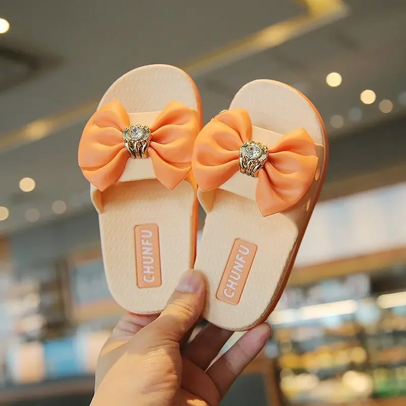 Girls slippers with Butterfly-knot Outdoor Kids Footwear Fashionable Large Crystal Beach Shoes Girls Slides Indoor Shoes E04083