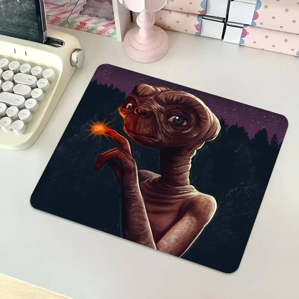 1pc Hot E-ET. The Extra-Terrestrial Small Mousepad Keyboard Pad Laptop Cushion Non-slip Deskpad