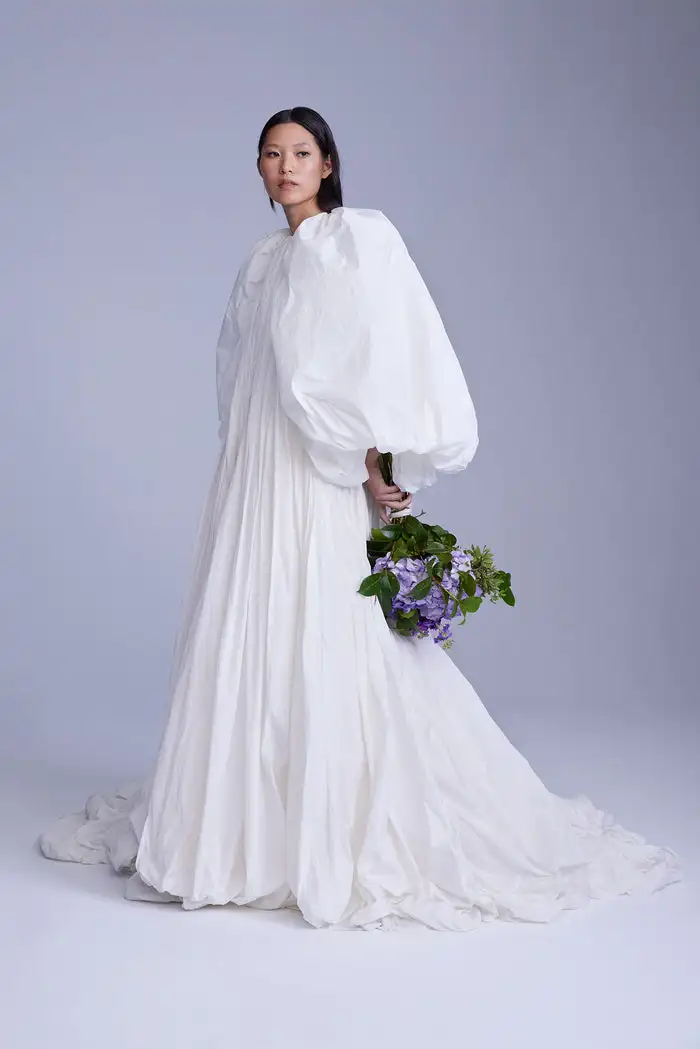 Verbazingwekkende gezwollen taft cape avondjurken zwart wit weelderige lange mouwen formele gelegenheid jurk jas kostuum prom dress cape