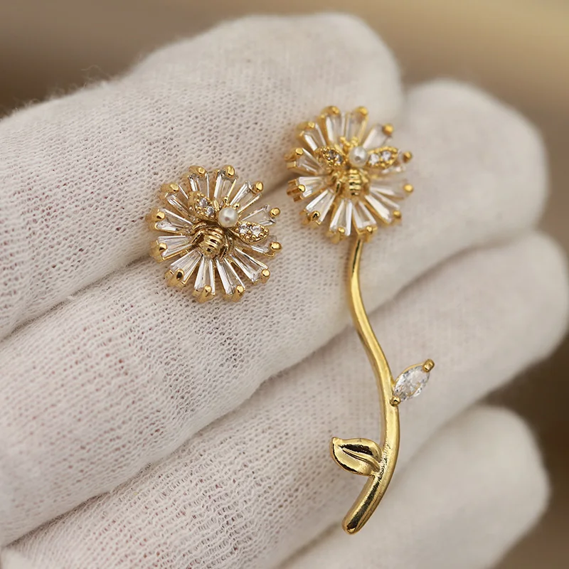 New Sight Design Metal Crystal Flower Stud Earrings for Women Fashion Brand Jewelry Delicate Zirconia Insect Earrings