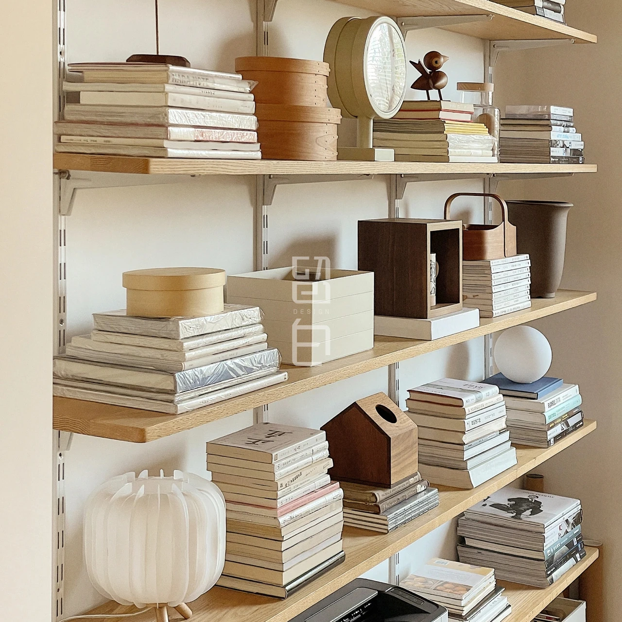 Wall solid wood track bookshelf -mounted baffle rack bookcase backgroundstorage rack