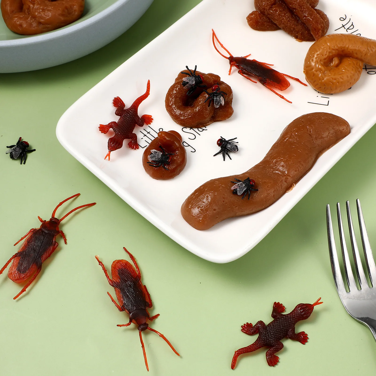 

1Set Fake Poops Lizard Flies Cockroaches Halloween Prank Set Realistic Home Prank Decoration Funny Gifts Fake Poops