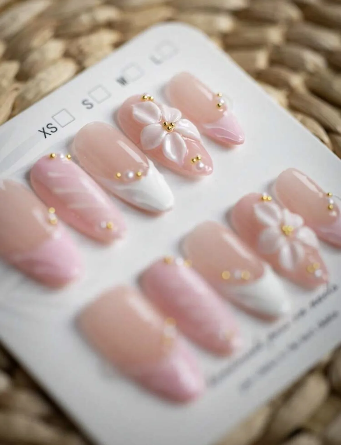 10 Pieces of Almond-Shaped Handmade Nails with Gentle Nude Pink Petals in a Sweet French Style, Featuring Three-Dimensional White Flowers and Embossed Gold and Silver Small Pearls, Glossy Fake Nails Suitable for Girls' Daily Wear, Dates, Weddings, and Vacations, Can Be Reused view 5