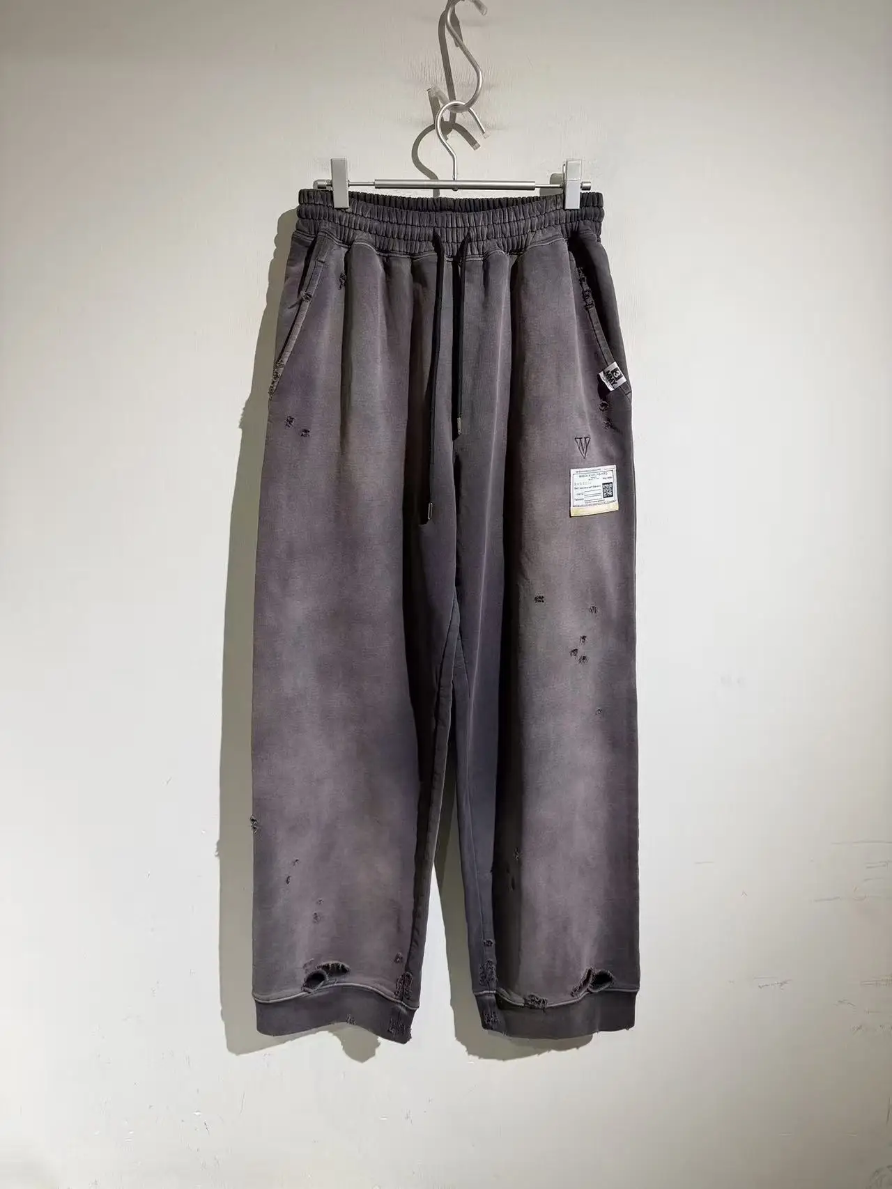 

American Style Washed out Hole Straight Leg Sweatpants Loose Fit Casual Trousers for Men And Women Sporty Long Pants