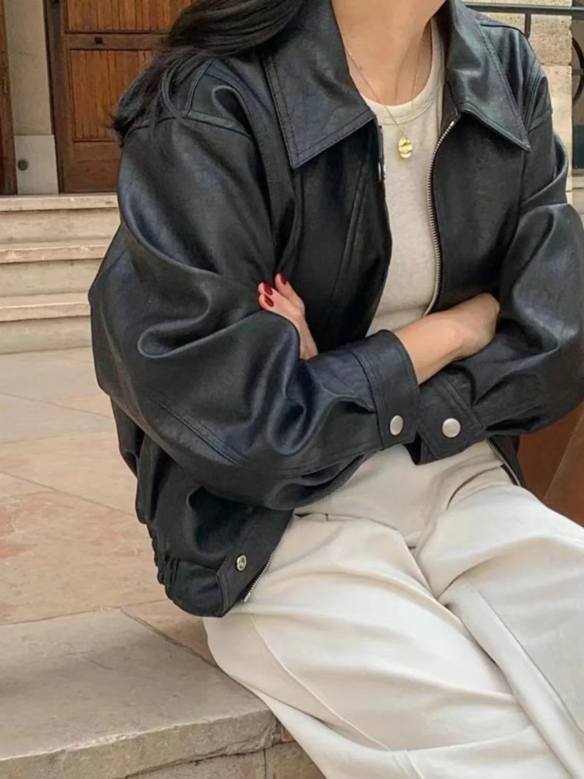 سترة نسائية من جلد البولي يوريثان على الطراز الكوري، سترة نسائية كلاسيكية على طراز هونج كونج بأكمام طويلة، سترة خارجية قصيرة