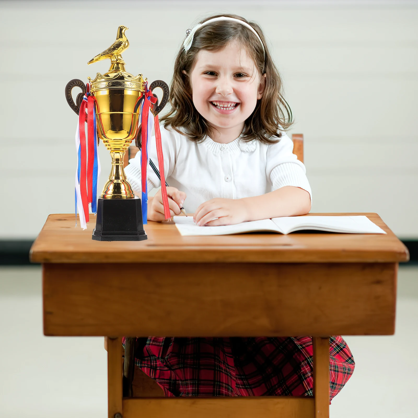 

Luxury Gold Trophy Cup Winner Award Sports Competition Keepsake Metal Crown Cap Design Durable Adult Kids Football Soccer