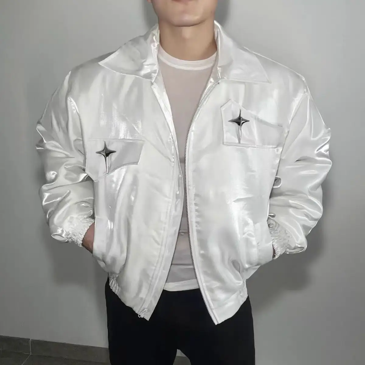 

Новая мужская укороченная хлопковая куртка с металлическим разрезом Niche Deconstruct, радужная жидкая укороченная хлопковая куртка с подкладкой на плечах