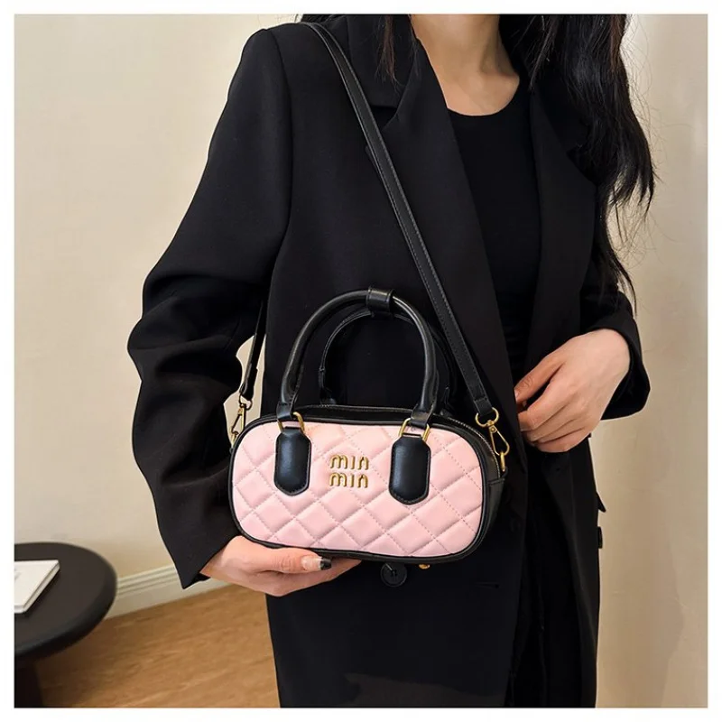 

Minimalist Unique Vintage Shopper Bag For Women Large Capacity Solid Color Commuter Fashionable Trendy Design