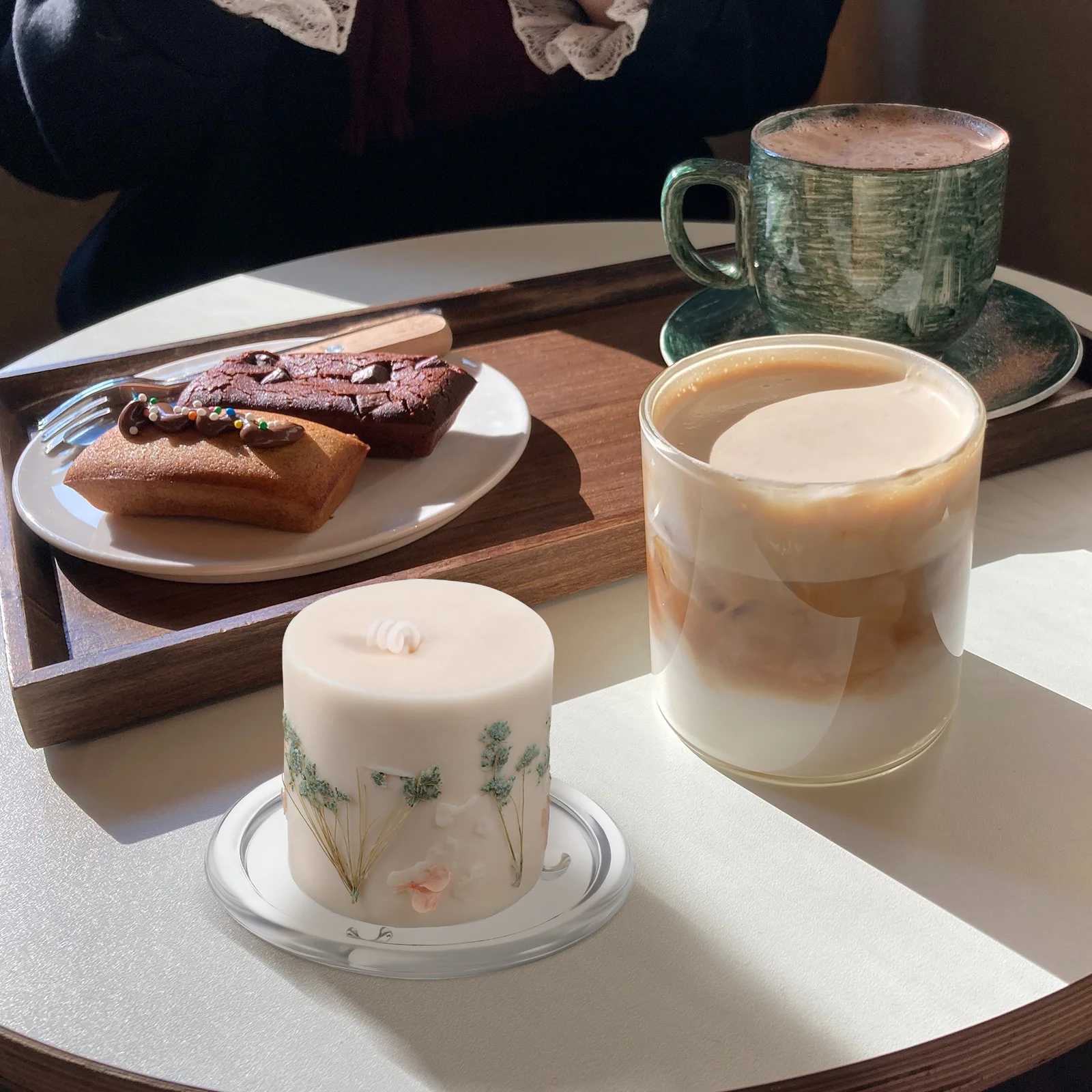 

2Pcs Transparent Round Glass Tray 10Cm Diameter Simple Elegant Design for Wedding Banquet Home Decor Scented Candles