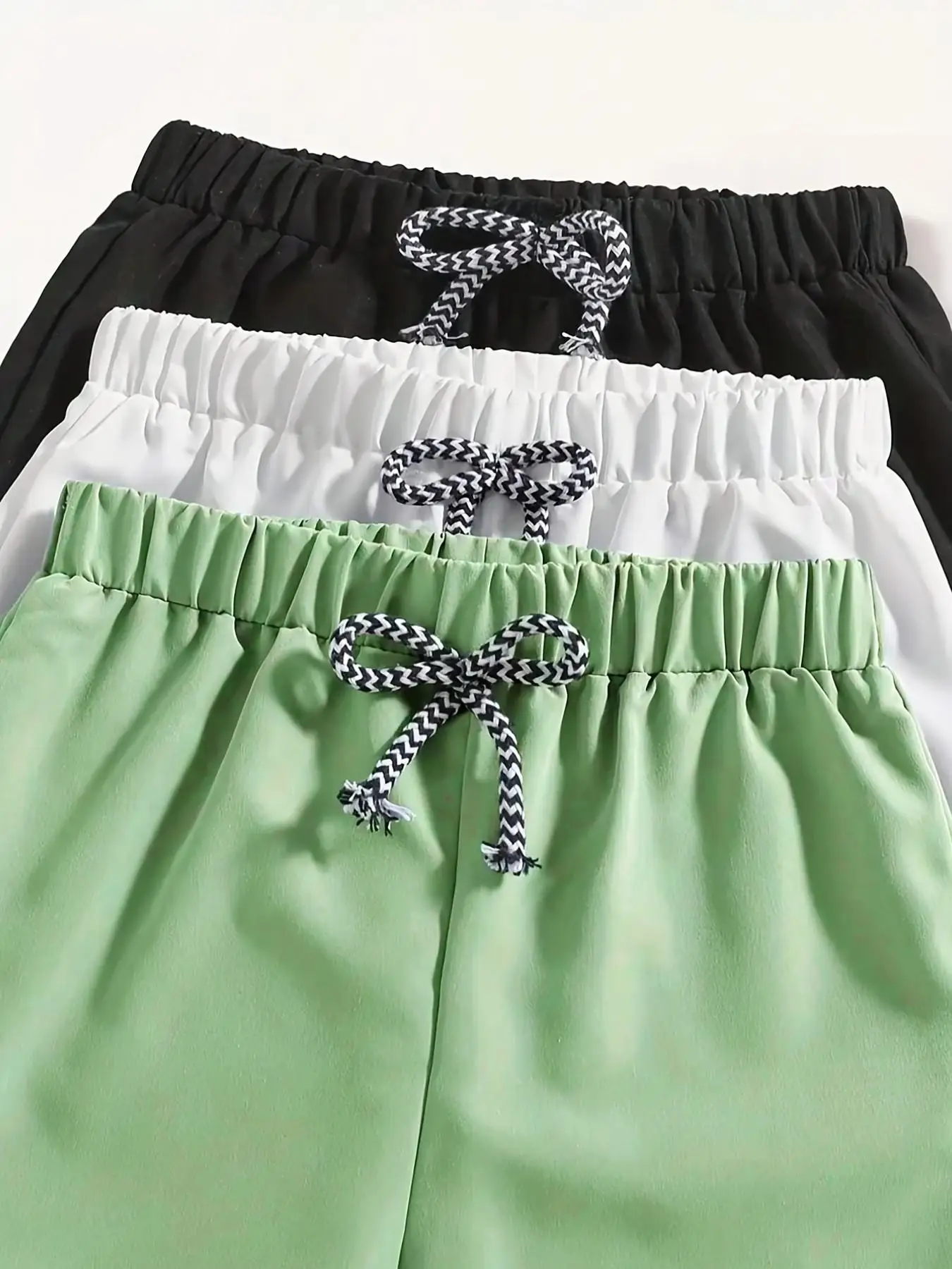 3 Sommer-Freizeitshorts für Jungen, sportlich, dehnbar, einfarbig, mit Etikettenaufnäher, modisches Geschenk – Detail 4