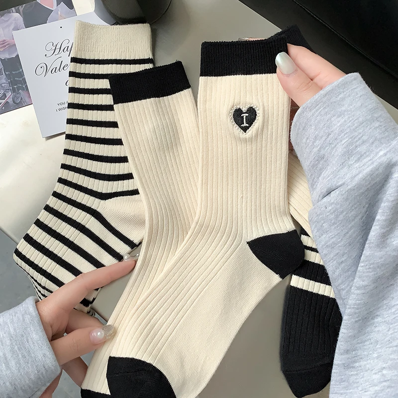 Woman Socks Autumn New Fashion Comfort Casual Girls Striped Socks Breathable Trends Embroidery Sports Crew Socks Women's