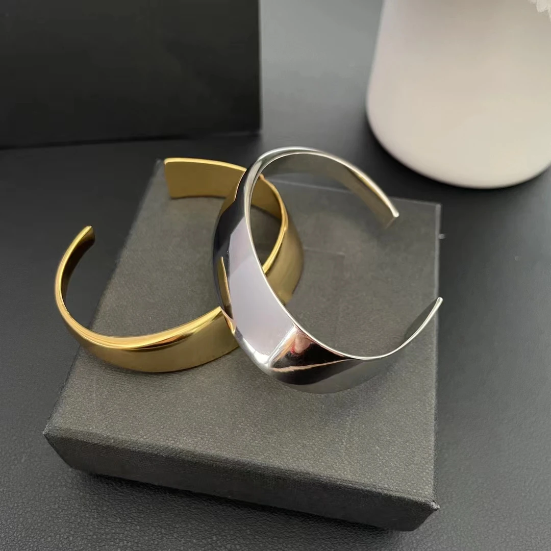 

Simplicity, personality, fashion, light luxury, and a sense of luxury. Retro and irregular shaped opening bracelet