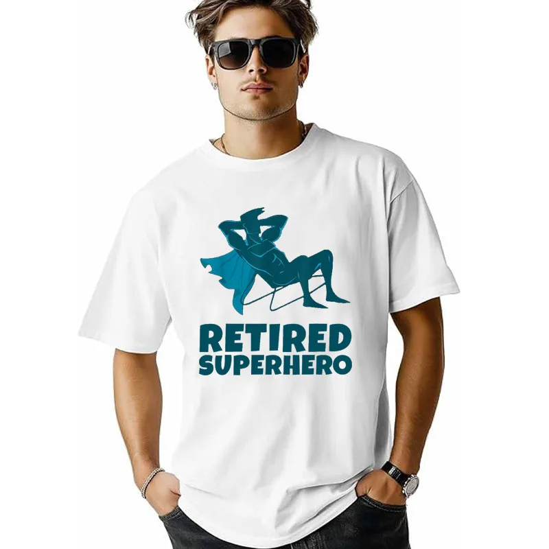 Lustiges T-Shirt für pensionierte Superhelden mit Legenden-Inschrift, Y2K-Stil, Persönliches Ruhestandsgeschenk für Opa, Modisches Herren-Oberteil – Detail 7
