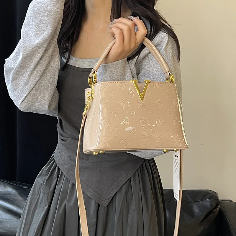 

2025 Summer New Women's Premium Textured Handbag - Letter Embossed, Patent Leather, Shoulder & Crossbody, Trendy Designer Style